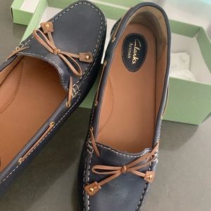 Navy blue moccasin like loafer. Size 11m. Leather upper. Good condition